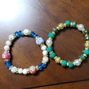 2 bracelets stretchy